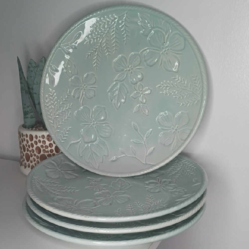 Set of 4 Embossed Floral Dinner Plates in Seafoam Green